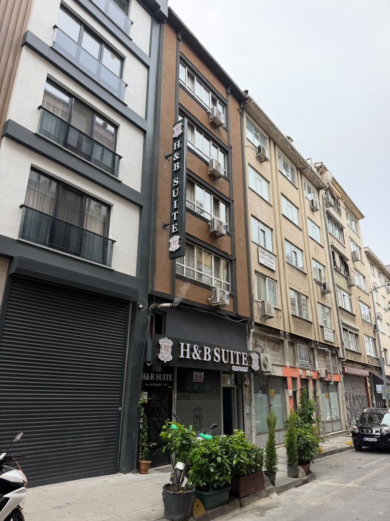 H&B Suite Kadıköy binası — gündüz görünümü